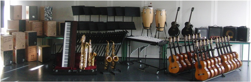 2011-11 Musik 001 web Instrumente